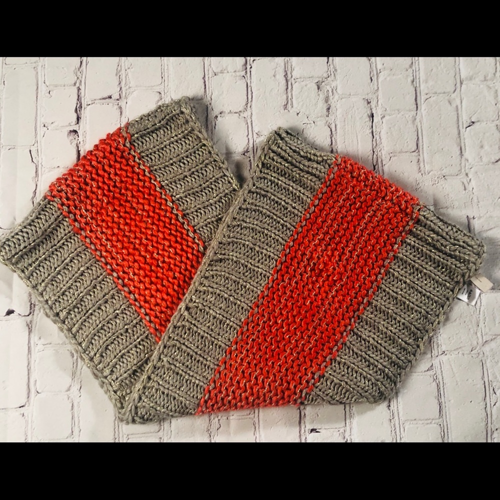 Gorgeous infinity Loft scarf